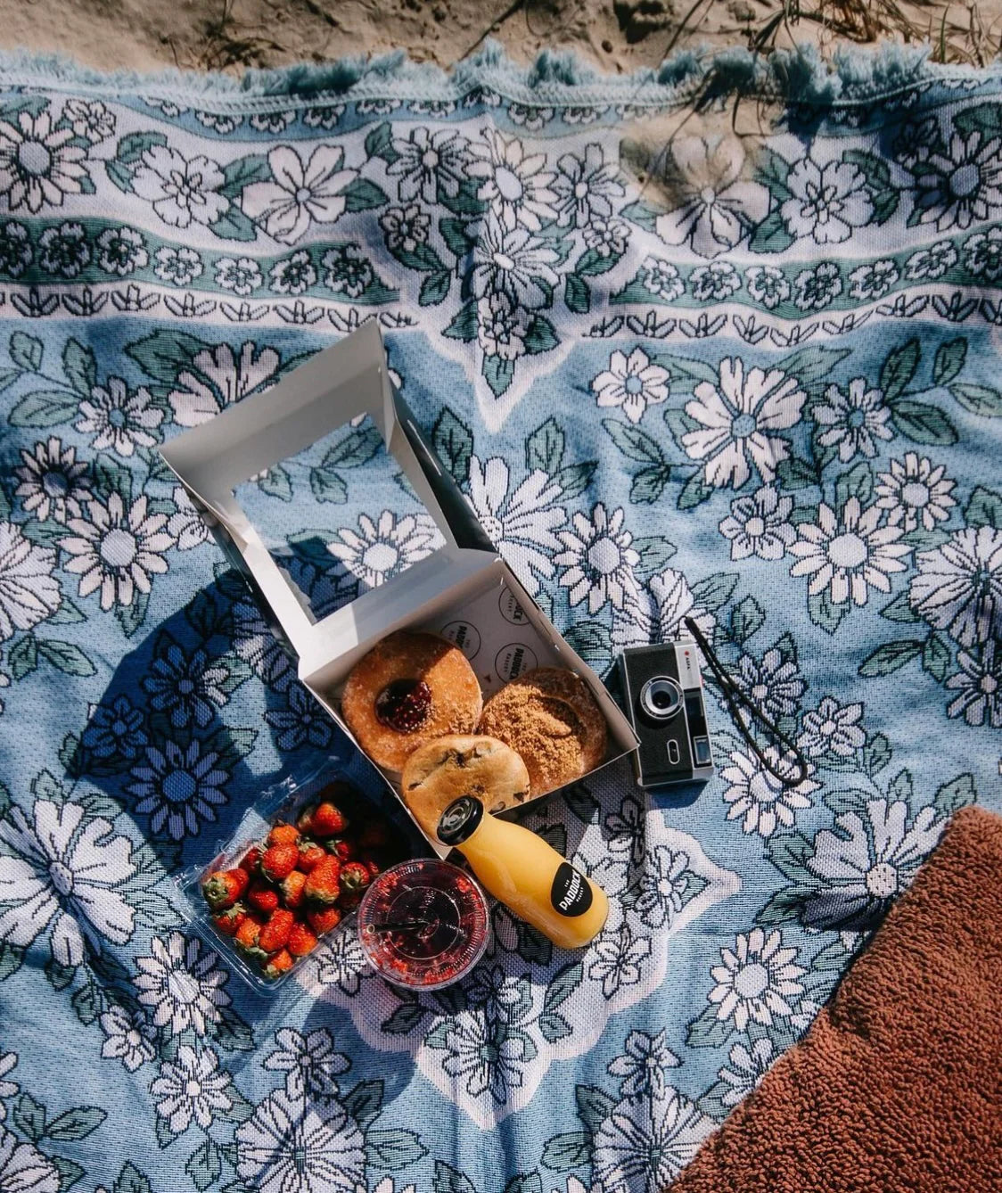 The Daisy Blue Rug